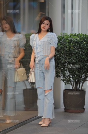 高挑美眉 女人味十足