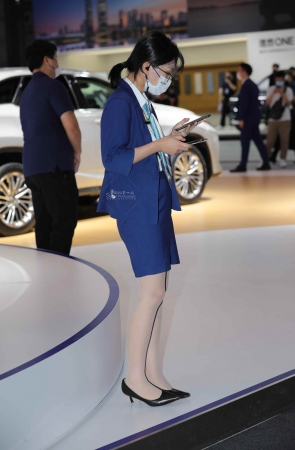 【街拍心灵】雷克萨斯销售肉丝蓝色的制服街拍高跟