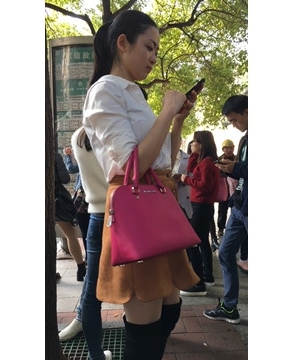 美腿美裙肉丝美眉。