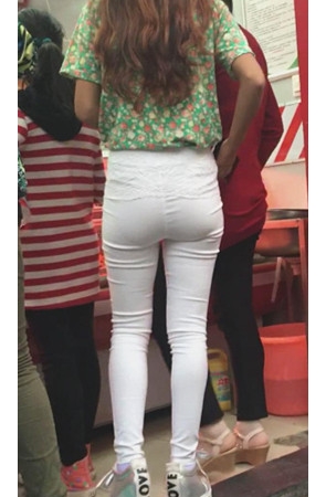 白裤紧身高腰妹子