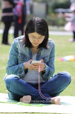 透明的短丝袜牛仔少妇