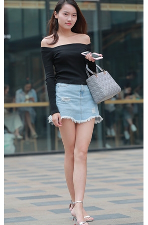 牛仔裙妹子(18P)[182M/JPG]