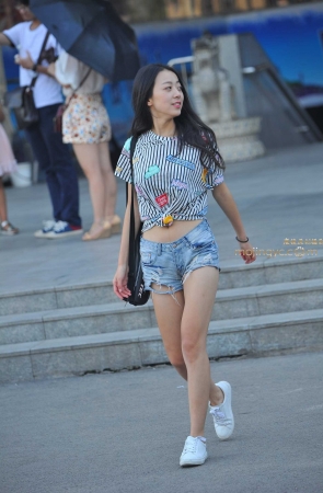 2016-08-29牛仔热裤长发妹妹16张