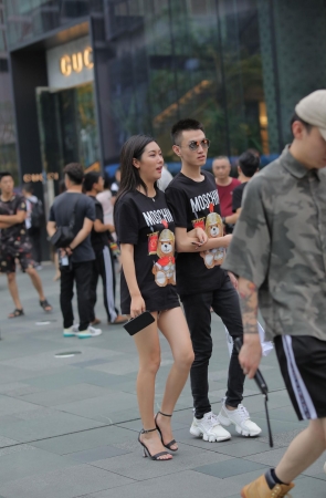 每次见你都是路长腿