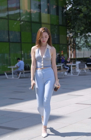 [一只麋鹿专区] 露背蓝牛美女 【图片➕视频】