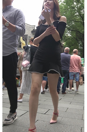 黑色连衣裙小姐姐