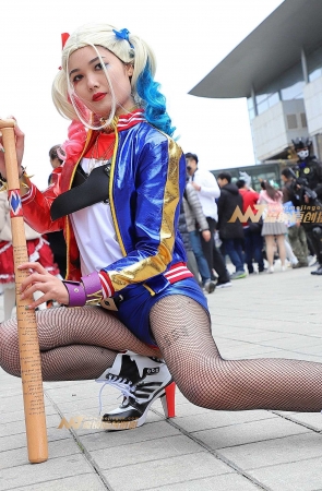 又见性感黑网小丑女