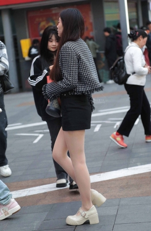 街拍肉丝少妇-16P