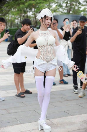 好艺术的妹子【套图➕单反视频】 10P