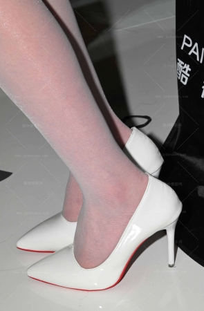 2532-23=88√（原味瑶瑶）丝袜太有味了～春光～ 12P