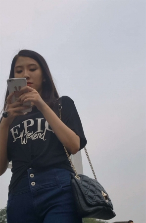 气质清秀的美女