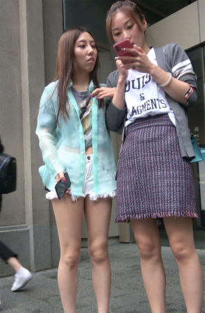 性感街拍热裤凉高跟美女姐姐