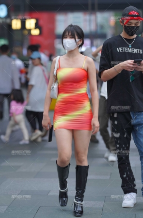 风韵包臀裙女孩 魅力十足