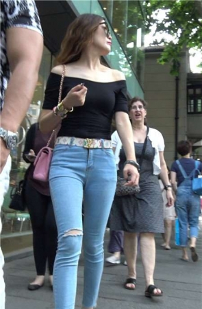 4K-超性感火辣身材紧身蓝牛大美女第二集 [779 MB]