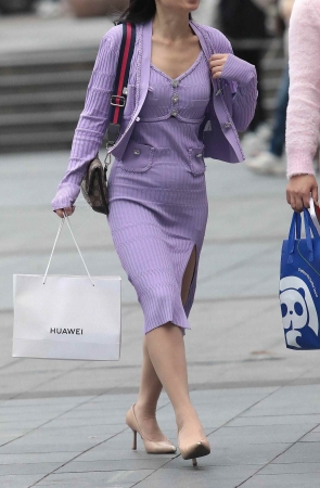 肉丝高跟街拍熟妇