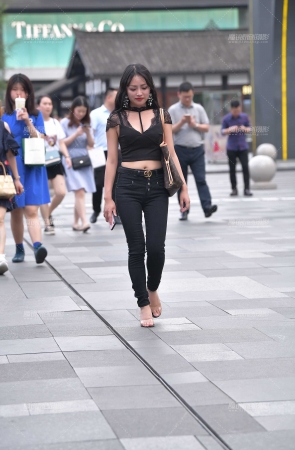 GG皮带，露腰，紧牛小姐姐