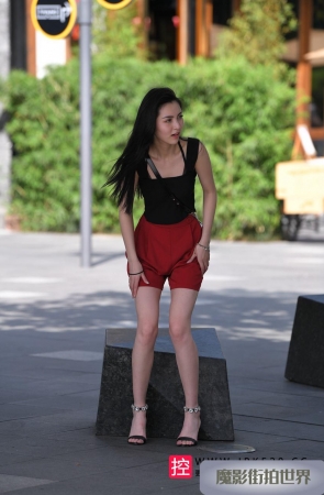 美女换鞋全过程3A2937[397M]