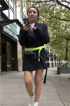 4K – 着急着去约男友的妹子 [1.24 GB/MP4]