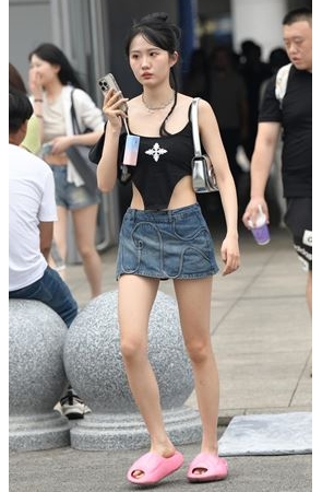 清凉的牛仔裙小姐姐(48P)