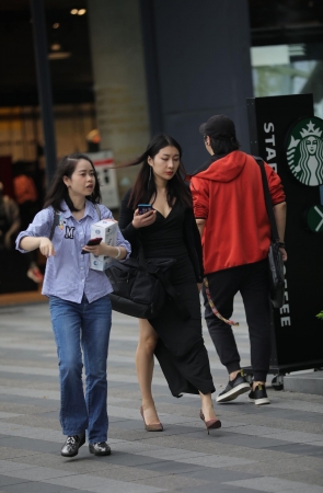 22222-70/韵味的长裙少fu