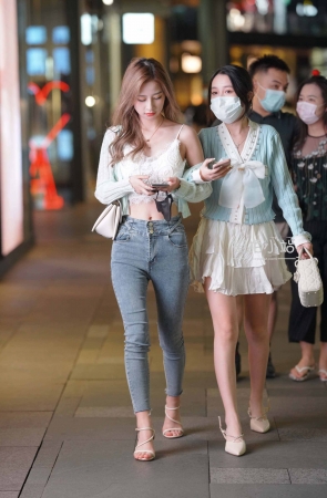 夜拍偶遇气质牛仔小妞