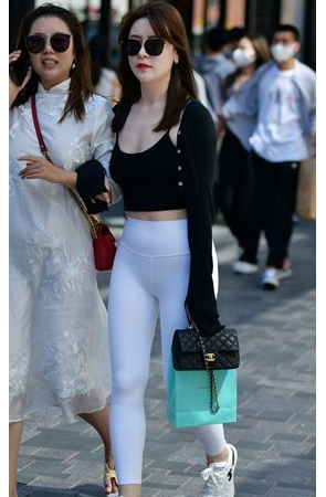 白色紧身裤美女(49P)