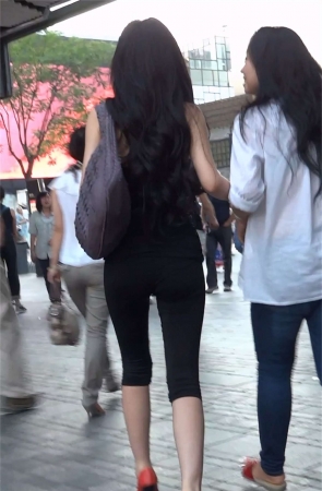 极品紧身裤美臀气质美少妇