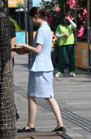 2546-12=47√浅蓝色制服，丝袜销售 9P