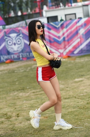 妹妹你鞋带松了