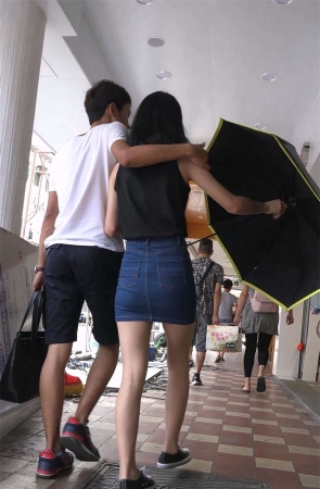 牛仔包臀裙气质美女