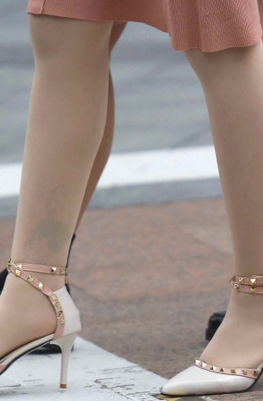 诱惑肉丝街拍高跟妹子-15P