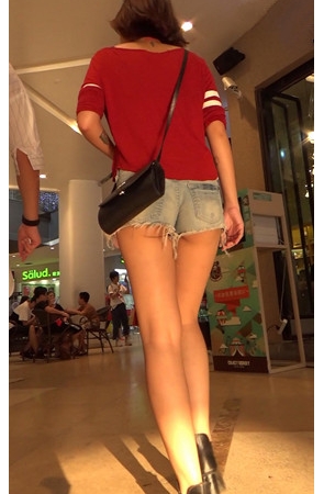 短发牛仔裤月牙MM