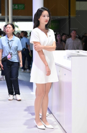 2591-28-54√肉丝配美腿，清秀又迷人 10P