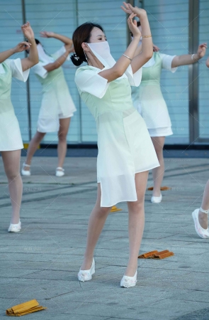 高端会所美女技师集体超薄肉丝舞动