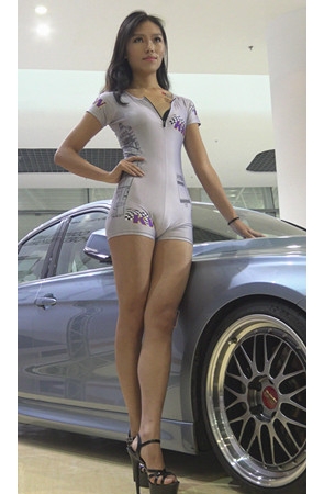 超紧性感的连体裤车模美女