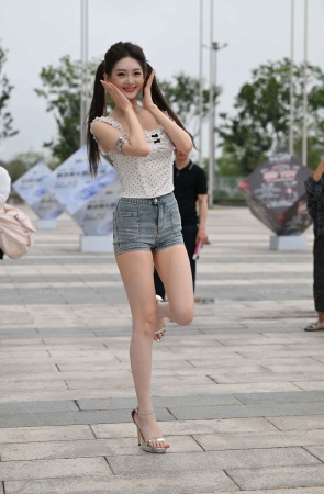 双马尾甜美可爱热裤网红 粥粥酱 【图片➕视频】