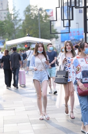 我真的很喜欢热裤大白腿咋办？