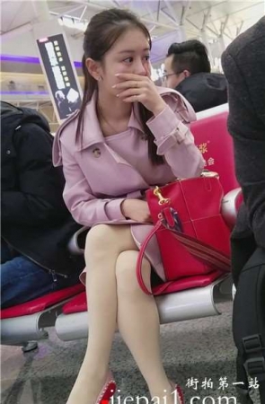 4k-高铁站候车室拍摄肉丝袜高跟鞋美女