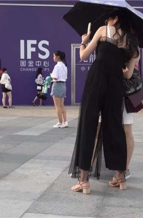 4K – 长裙凉高美足性感美妇 [2.13 GB/avi]