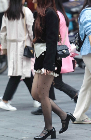 诱惑街拍黑丝少妇-154P