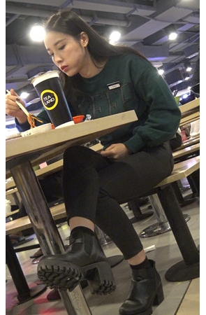 漂亮的黑牛美女