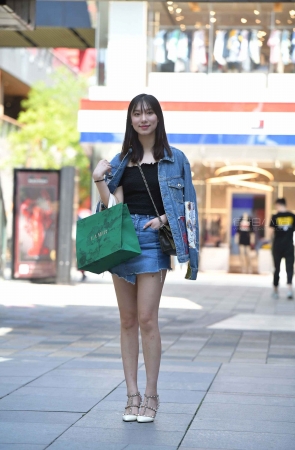 搭讪街拍气质的牛仔小姐姐