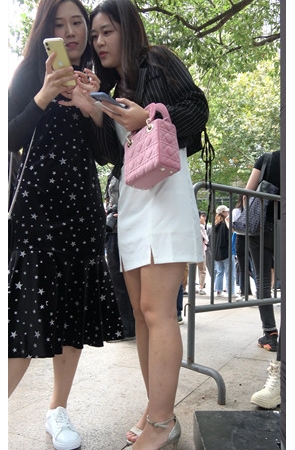 漂亮的白裙小姐姐