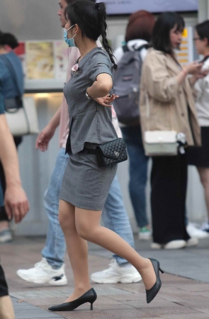 街拍肉丝高跟OL