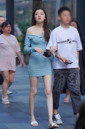 小姐姐又白又美