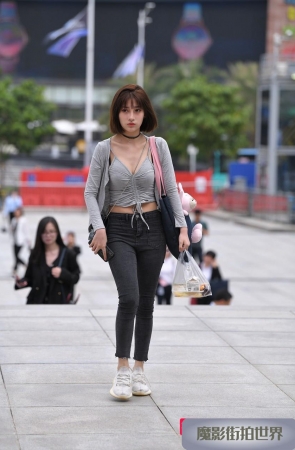 性感小吊带低胸美女3A1593[173M]