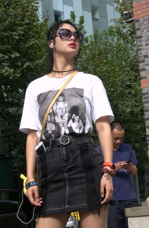 短裙短靴马尾辫小姐姐