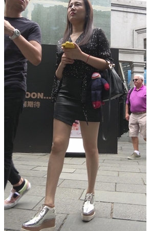 黑色小皮裙美女[1.25G/MP4]