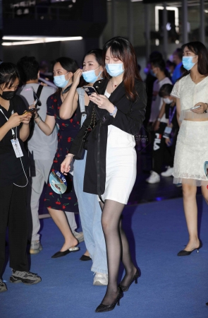 黑 丝高 跟美tui#17562fu逛车展