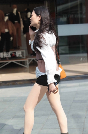 街拍肉丝少妇-17P